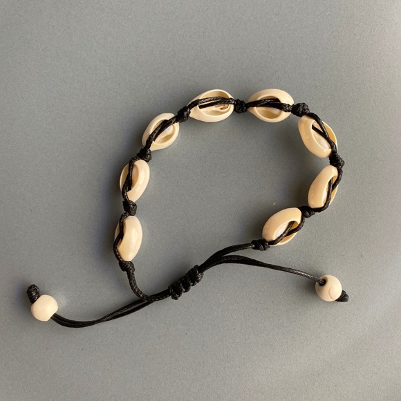 NEW Natural Cowrie Shell Bracelet (black rope) - Picture 2 of 6